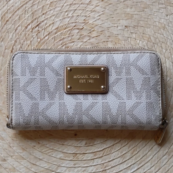 Michael Kors Handbags - Michael Kors wallet
